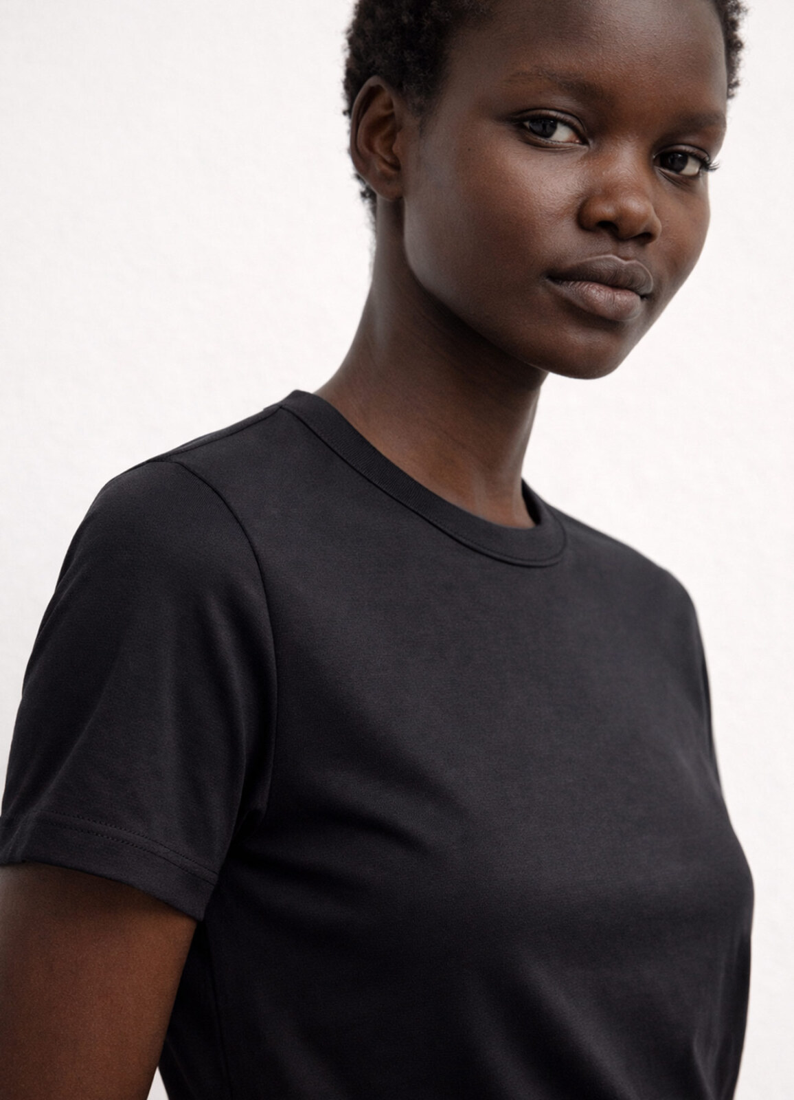 Siyah Renk Pamuk Karışımlı Tişört