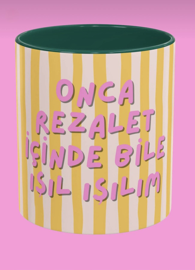 Çok Renkli "Onca Rezalet İçinde Bile Işıl Işılım" Temalı Tasarım Porselen Kupa - 3